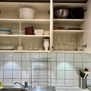 Apartment 2 Bedroom Flat In Heart Of Eaux-vives, Geneva